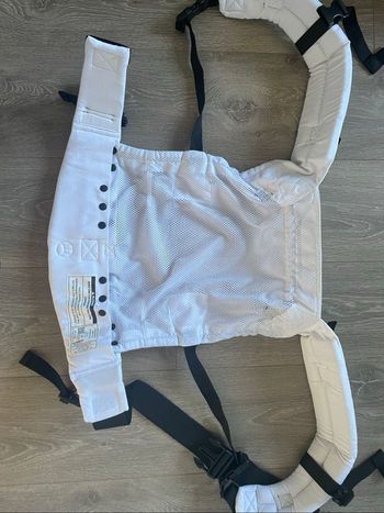 Portage préformé prefo de la marque Neko Nekoslings modèle Switch taille baby size coloris Démonstration