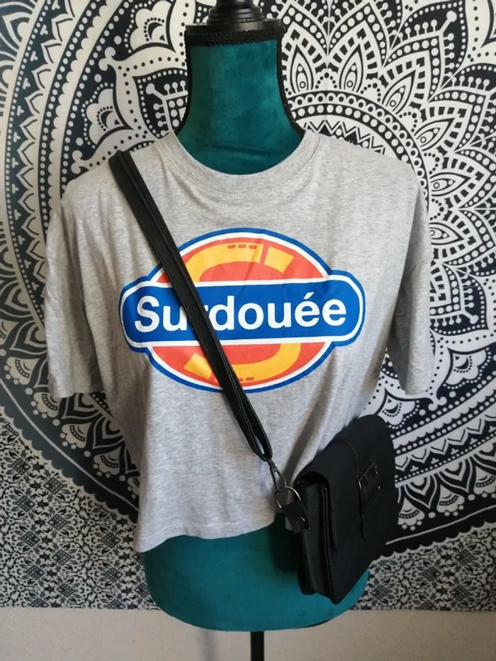 Tee shirt crop top gris avec logo surdouée / undiz / (S)