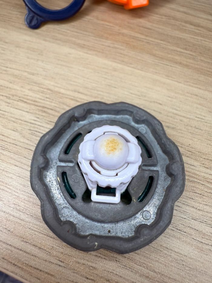 Toupie métal fusion beyblade rock Leone - photo numéro 4