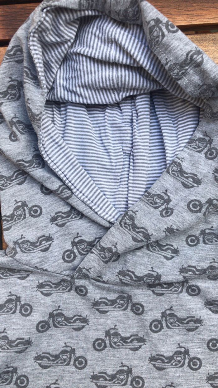 Tee-shirts avec capuche 5 ans - photo numéro 2