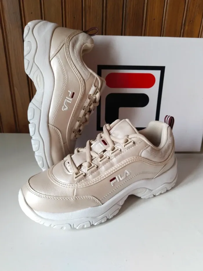 Magnifique paire de baskets sneakers femme  marque Fila pointure 37