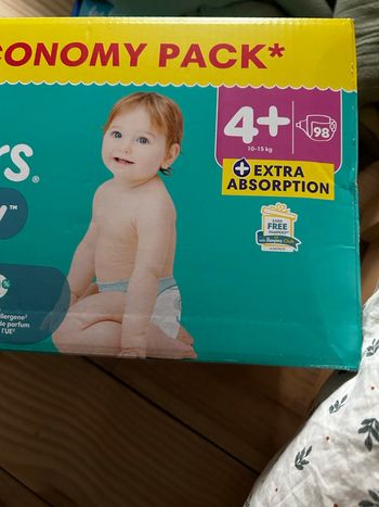 Couches taille 4 + baby dry 