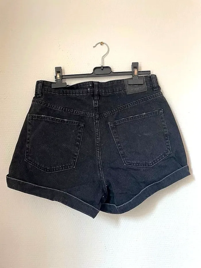 Bershka - Short jean ourlets taille haute high waist noir simple casual style délavé - photo numéro 4