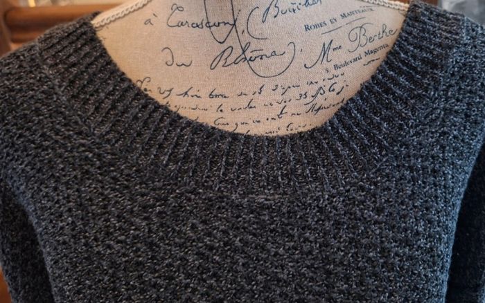 Long pull gris avec le dos nu en V - photo numéro 2