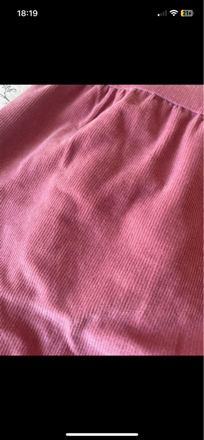 Ensemble salopette côtelé framboise et tee shirt manche longues fleuri bébé - photo numéro 4
