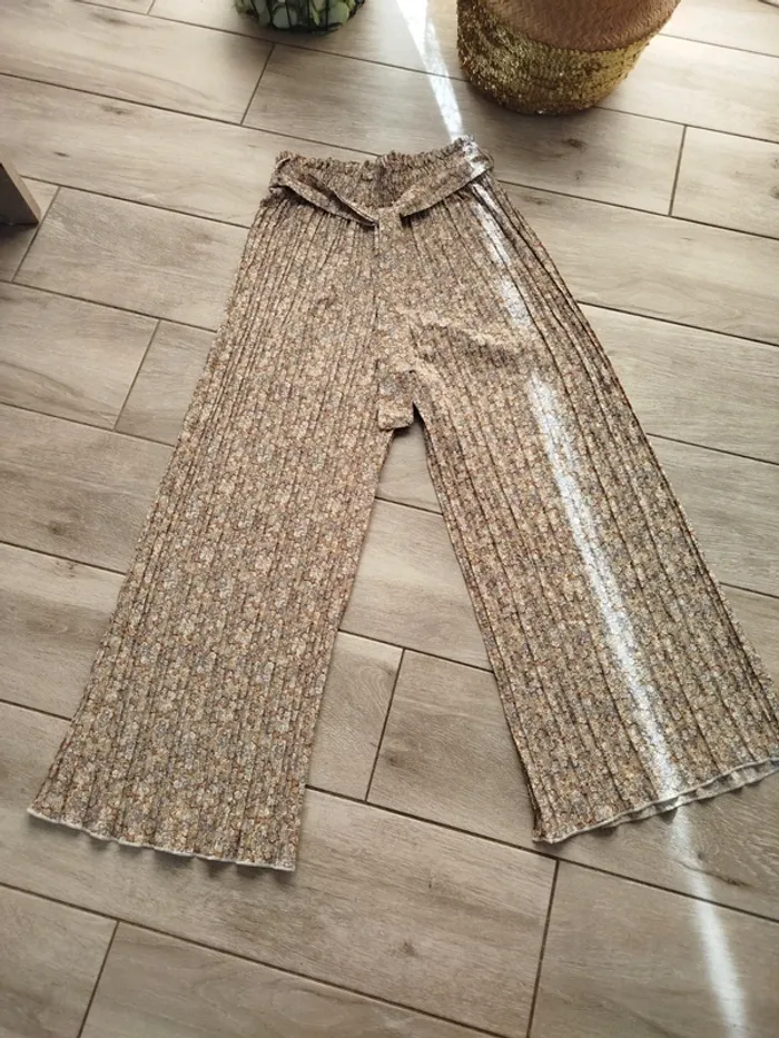 Pantalon large plissée à fleurs
