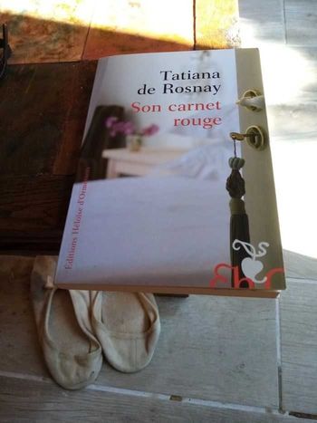 Son carnet rouge