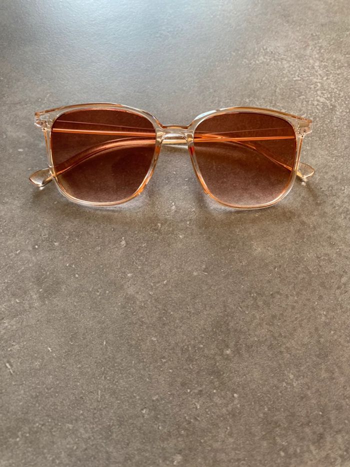 Lunettes de soleil - photo numéro 2