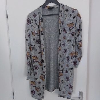 Gilet gris fleurs