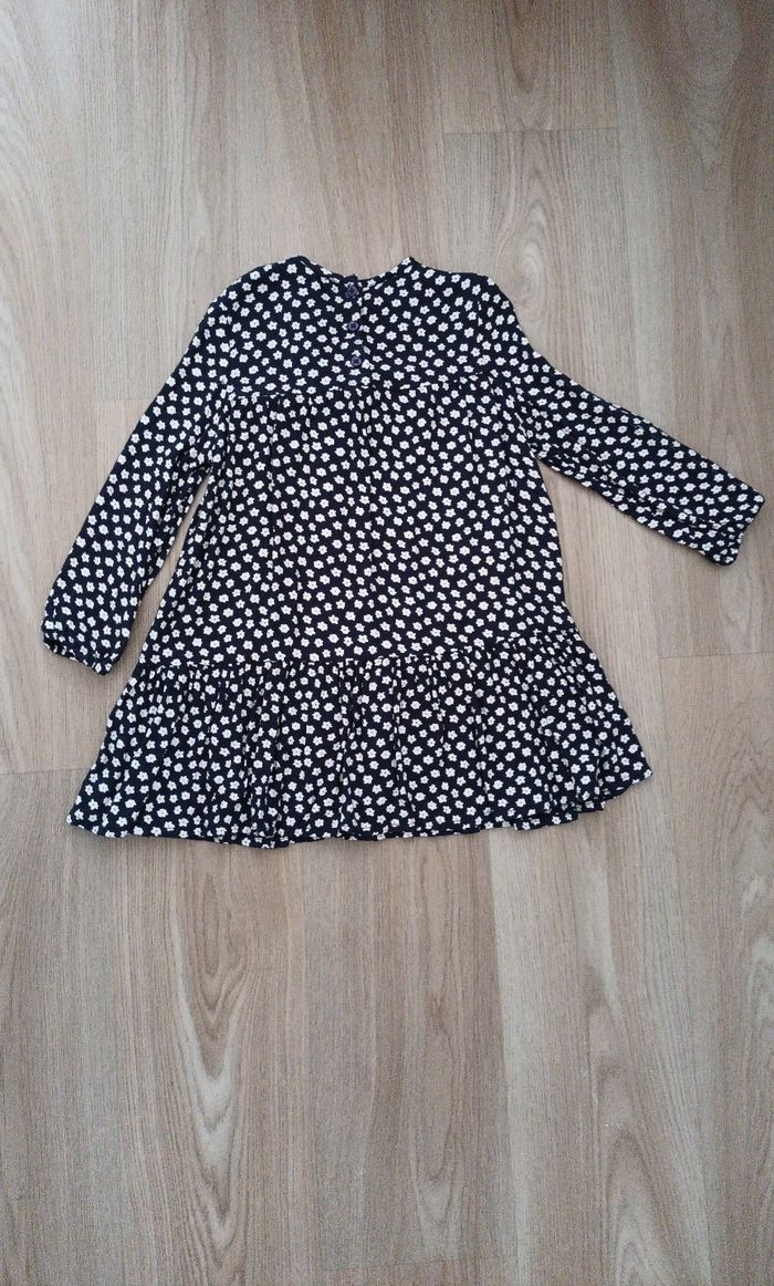 Robe fleurs blanches 3 ans - photo numéro 2