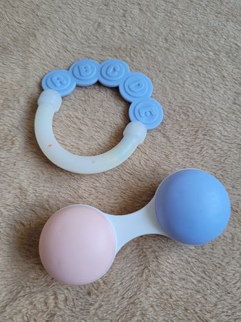 Hochet et anneau dentaire