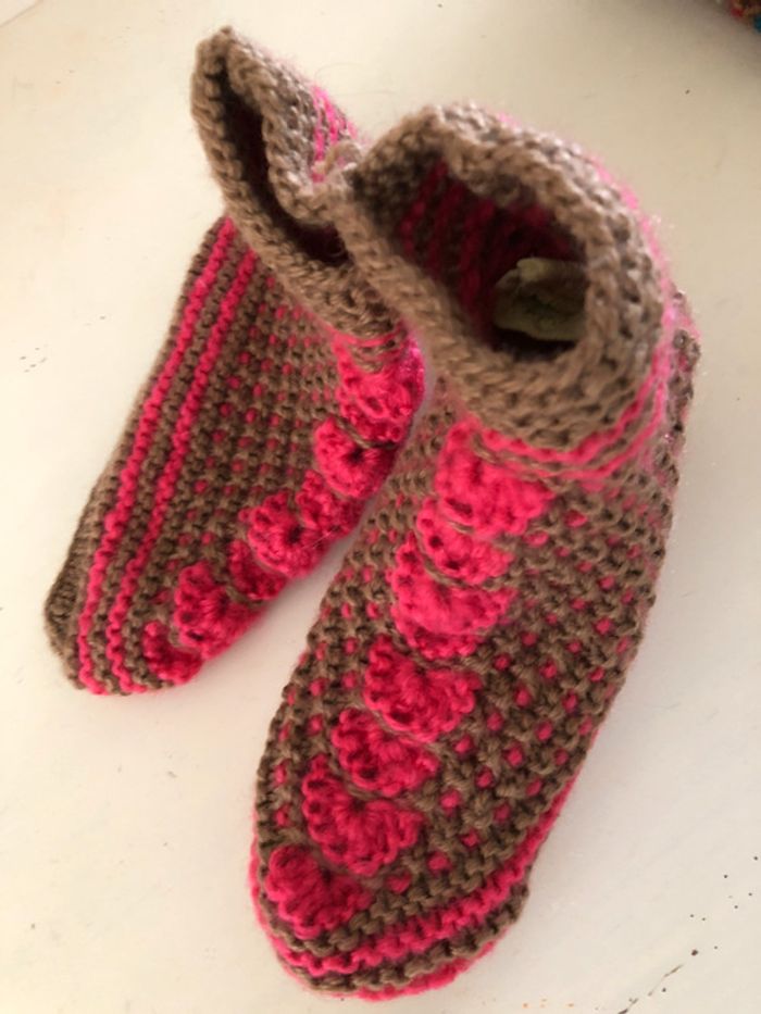Chaussons tricotés à la main - photo numéro 2