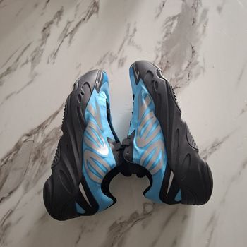 Adidas Yeezy Baskets Bleu et Noir