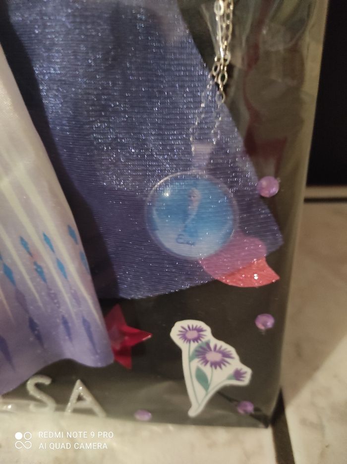 Poupée la reine des neiges + collier - photo numéro 3