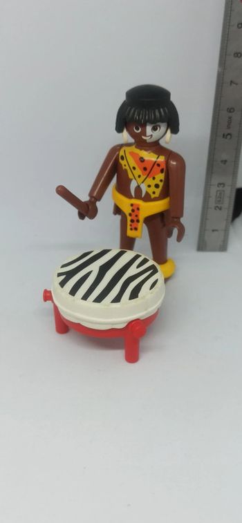 Homme indigène africain avec tambour playmobil