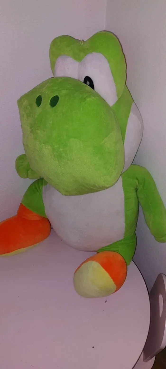 Peluche yoshi géante