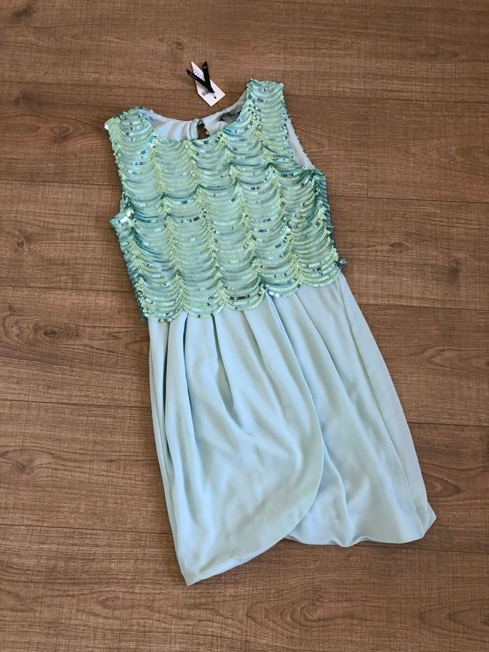 Robe verte neuve avec sequins TFNC London taille unique (taille petit) - photo numéro 7