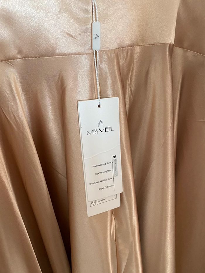 Robe de demoiselle d’honneur neuve couleur gold - photo numéro 3
