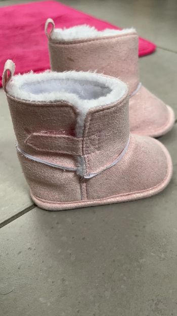 Chaussures bébé bottes fourrées pointure 16