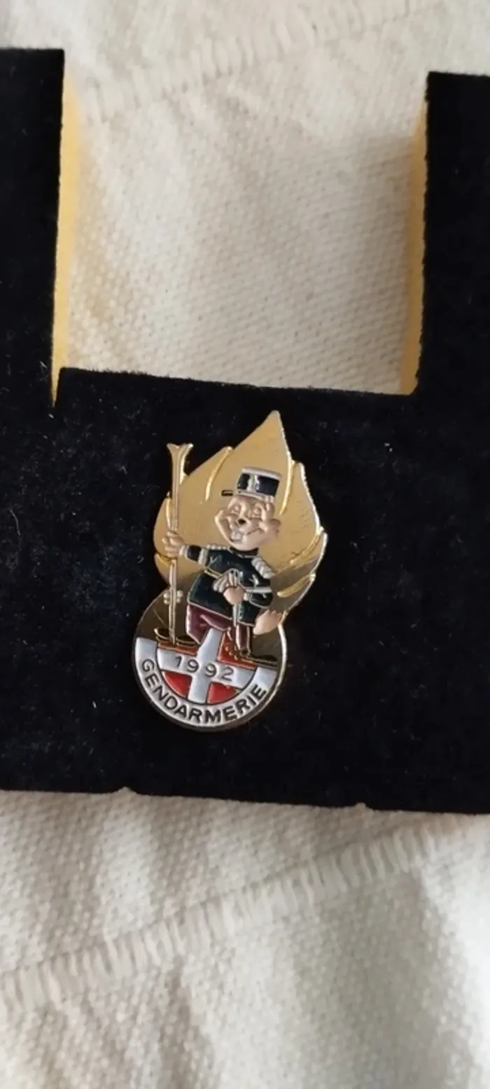 Pin's Gendarmerie, Albertville 1992. - photo numéro 3