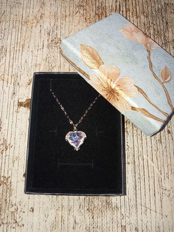 Collier et pendentif en forme de coeur