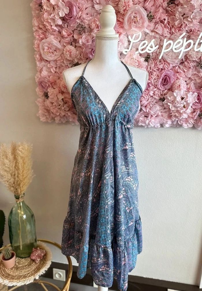 Robe d’été bohème en soie à motifs fleuris rose et bleu dos nu taille U - photo numéro 4