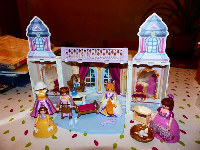 Maison transportable playmobils princesses - photo numéro 3