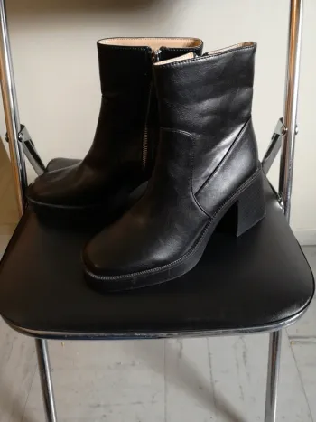 Chaussure noir en pointure 38 petit talon