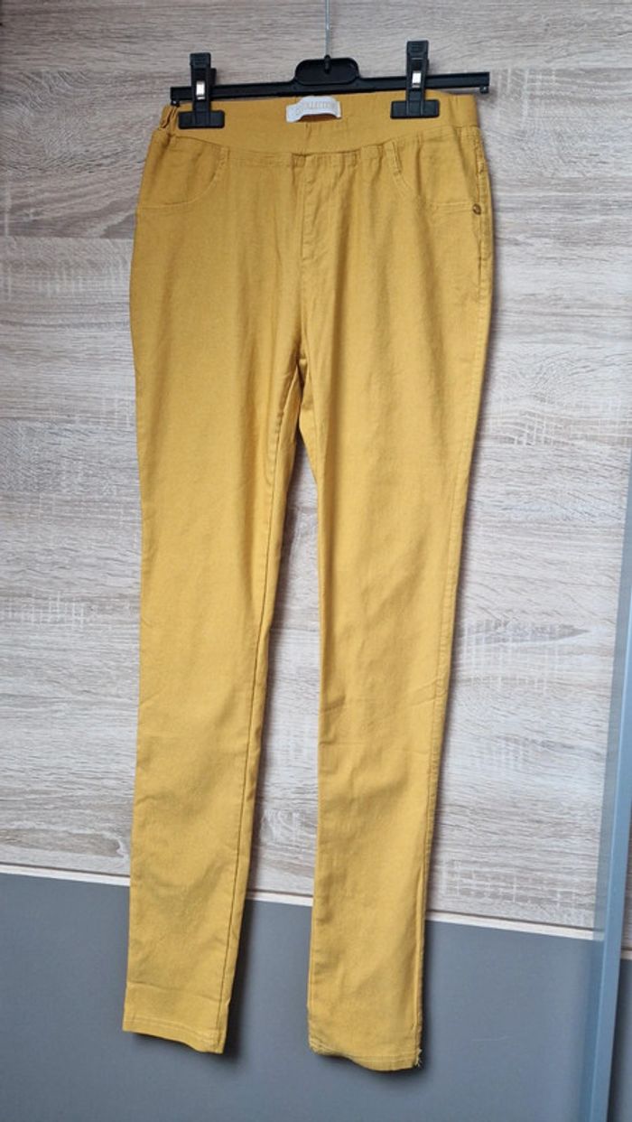 Pantalon taille élastique.