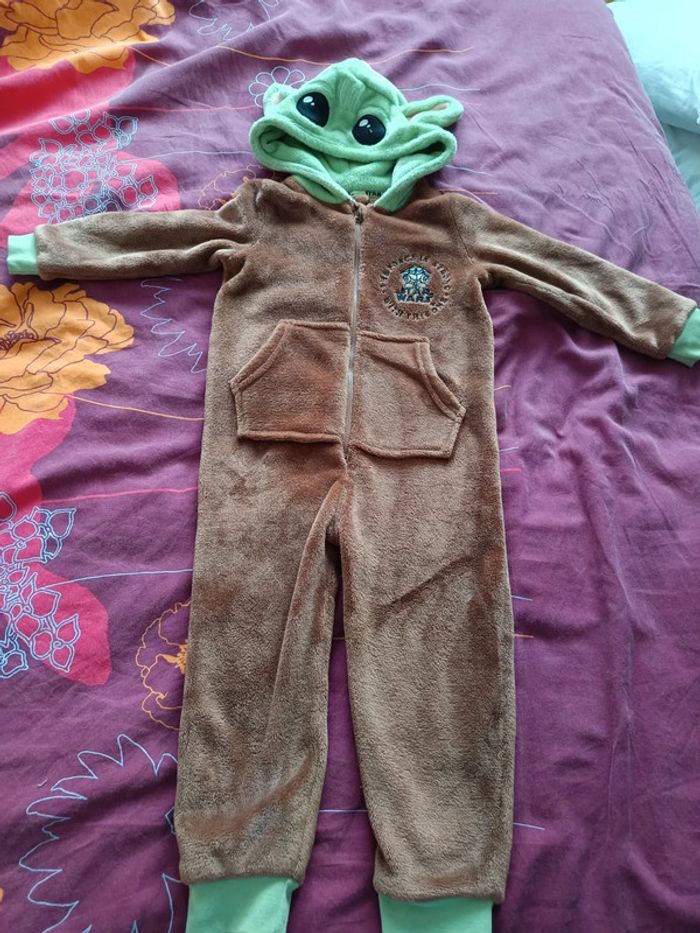 Combinaison grogu star wars 3/4 ans tbe