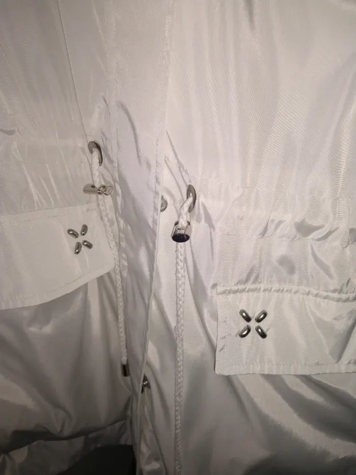 T4 manteau blanc UJA - photo numéro 3
