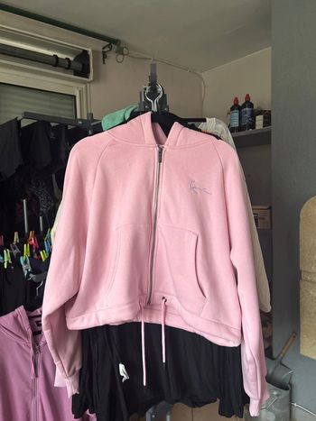 Sweat à capuche zippé rose Karl Kani