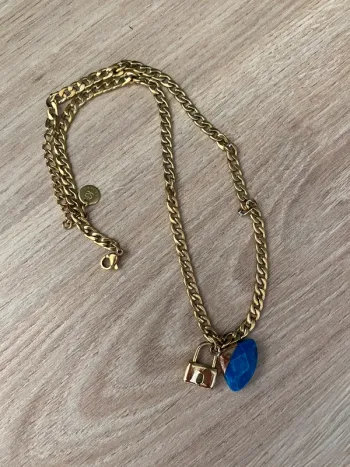 Collier avec pierre