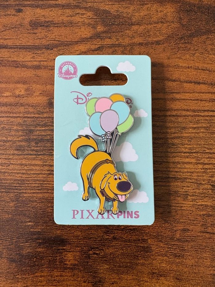 Pin’s Doug - Là-Haut