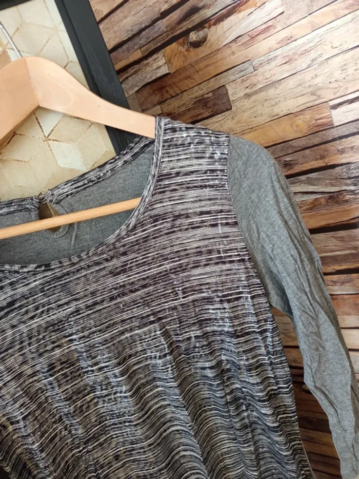 Tshirt manche 3/4 gris argenté - photo numéro 3
