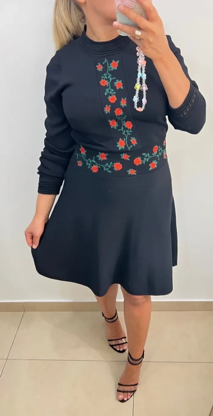 Robe Maille Brodée Sandro Taille 40 - photo numéro 3