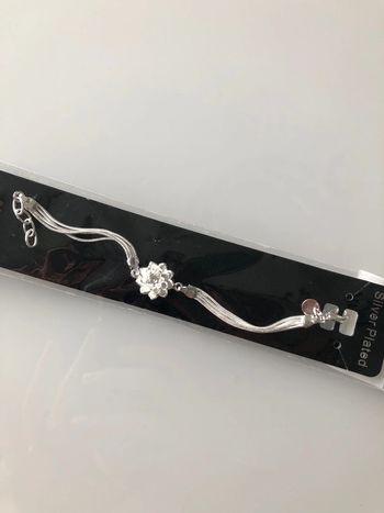 Bracelet fantaisie 🌺 neuf avec étiquette
