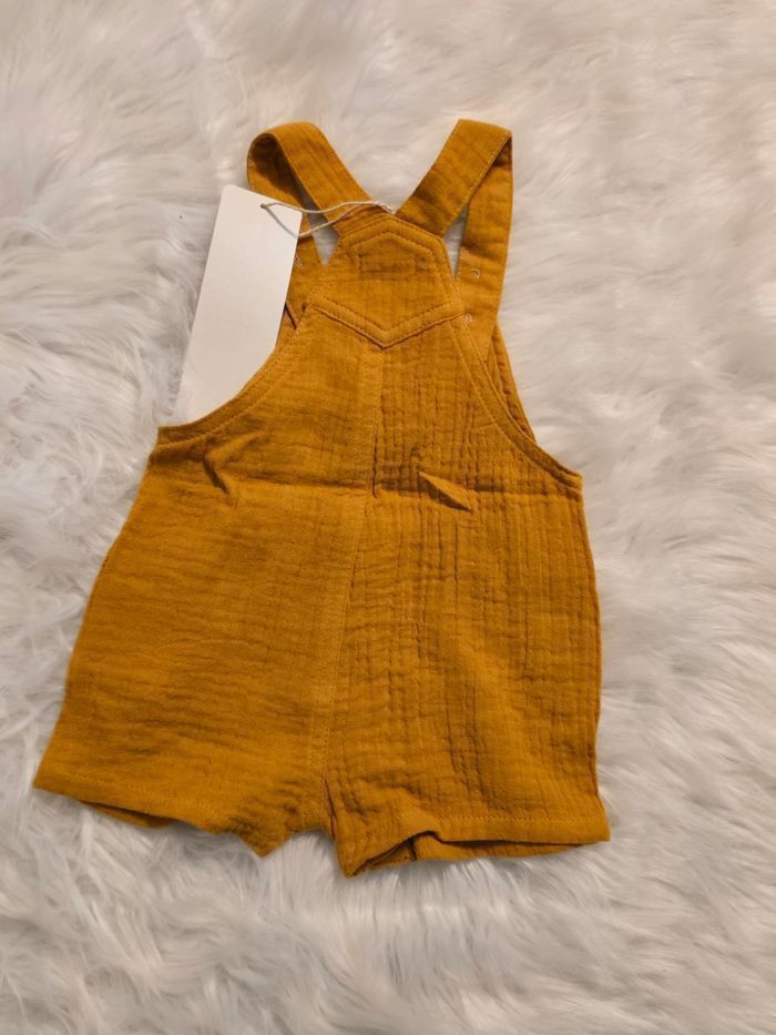 Neuve (non portée)   🤩 💙superbe salopette courte et pantalon en gaze de coton 3 mois garçon 💙💙😍 - photo numéro 3