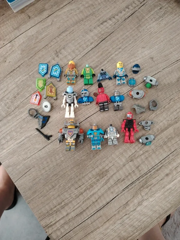Lot vrac lego nexo knights figurines accessoires