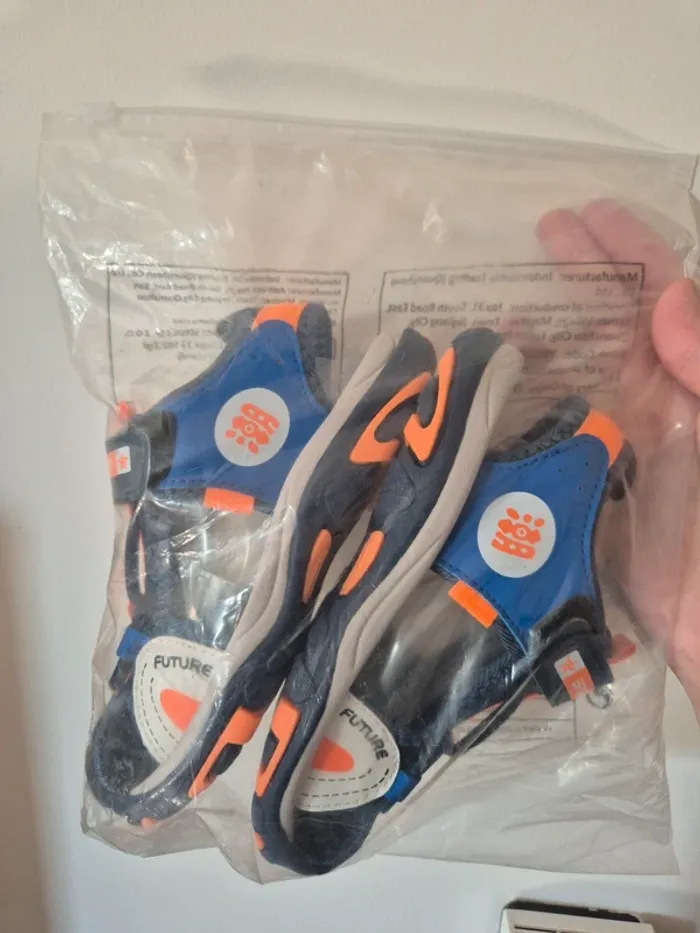Sandales neuve taille 28