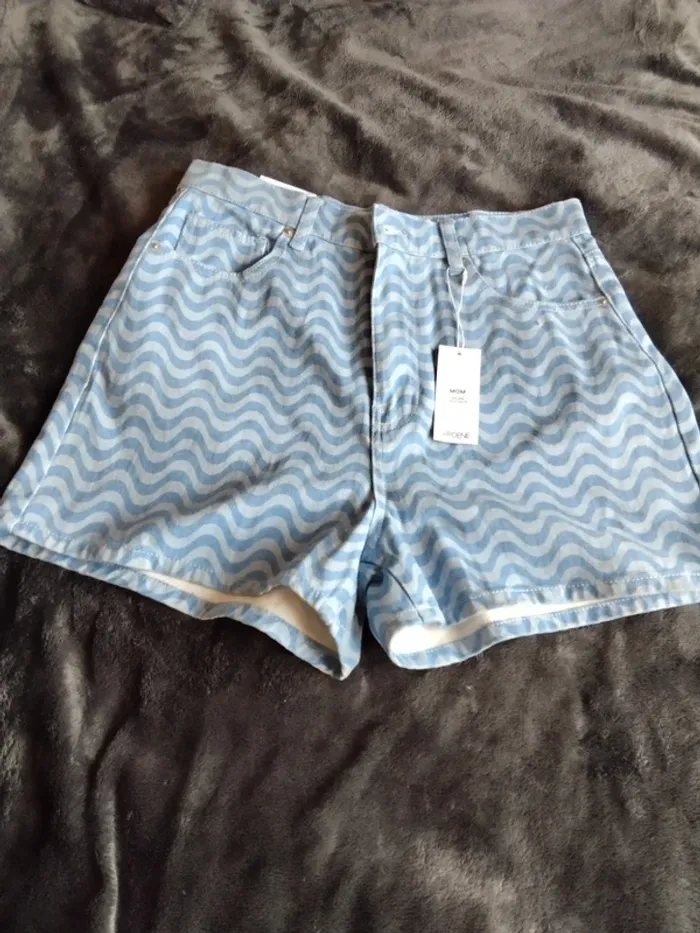 Short jeans femme. Marque Ardene (A193)