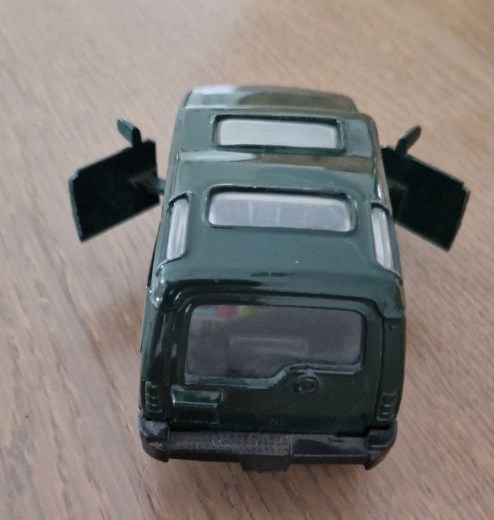 Voiture Land rover verte 1997 1/32 en très bon état - photo numéro 3