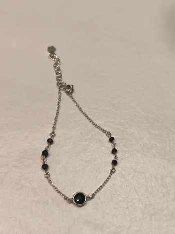 Bracelet en argent avec perles noires