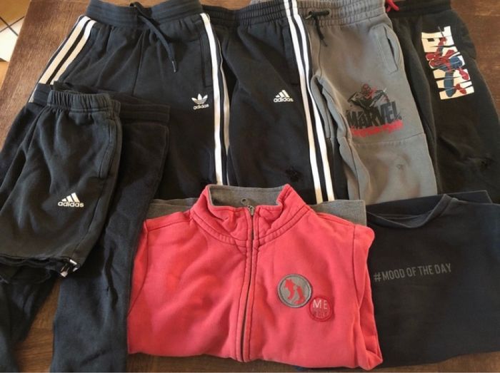 Lot vêtements 5/6 ans défauts