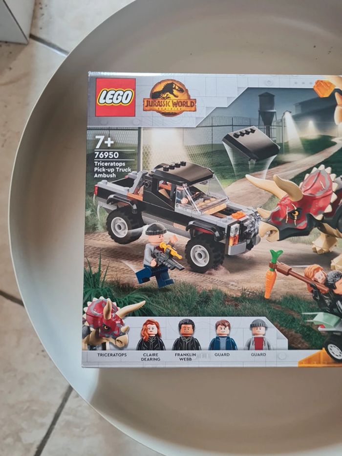 Lego 76950 - jurassic world- triceratops - neuf - photo numéro 2
