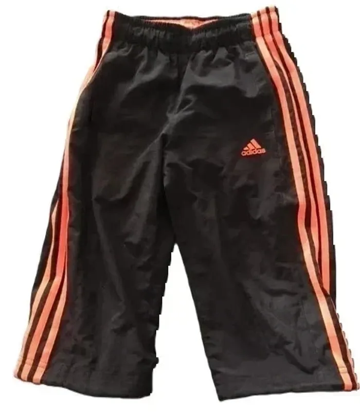 👟 Pantacourt Garçon Adidas – Taille 9/10 ans - photo numéro 2