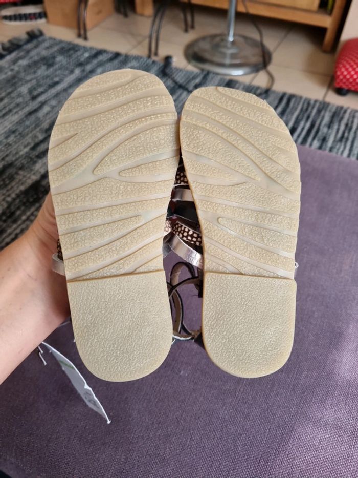 Sandales Vertbaudet neuves cuir taille 27 - photo numéro 5