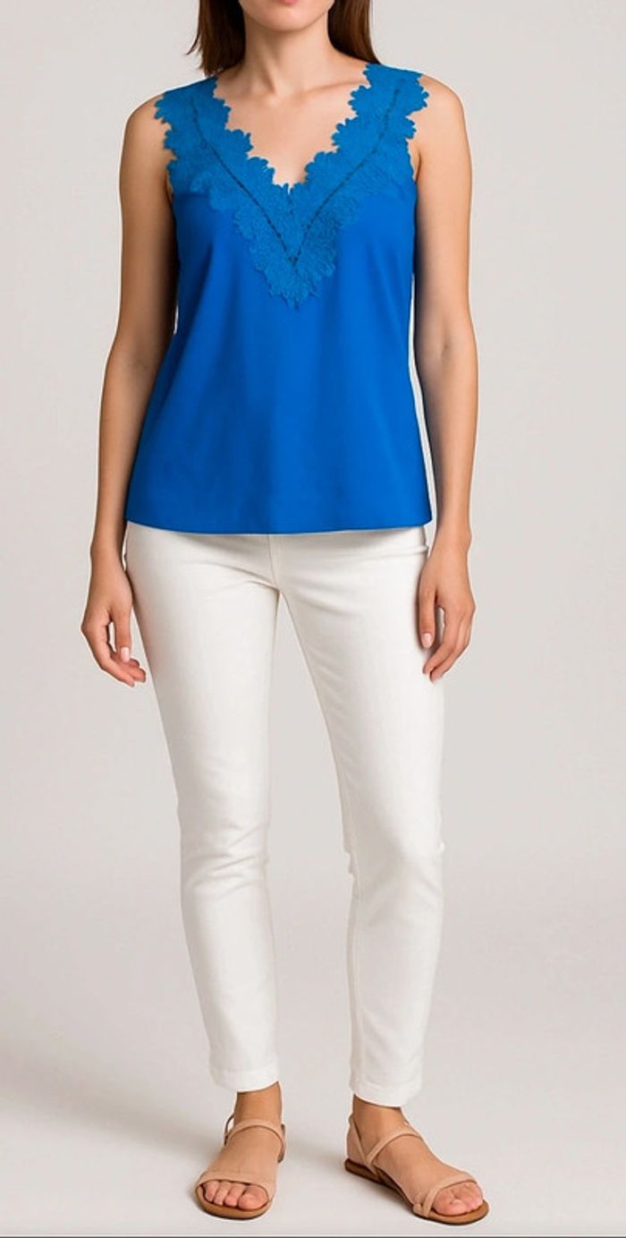 Haut bleu avec dentelle – Jessie & Co