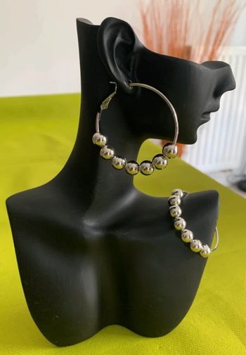 Boucles d’oreilles créoles et perles argentées 45 mm