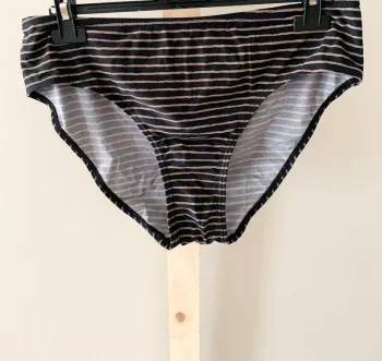 Bas de maillot de bain rayé noir et beige